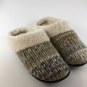 Size Large 9 - 10 Super soft sweater slippers